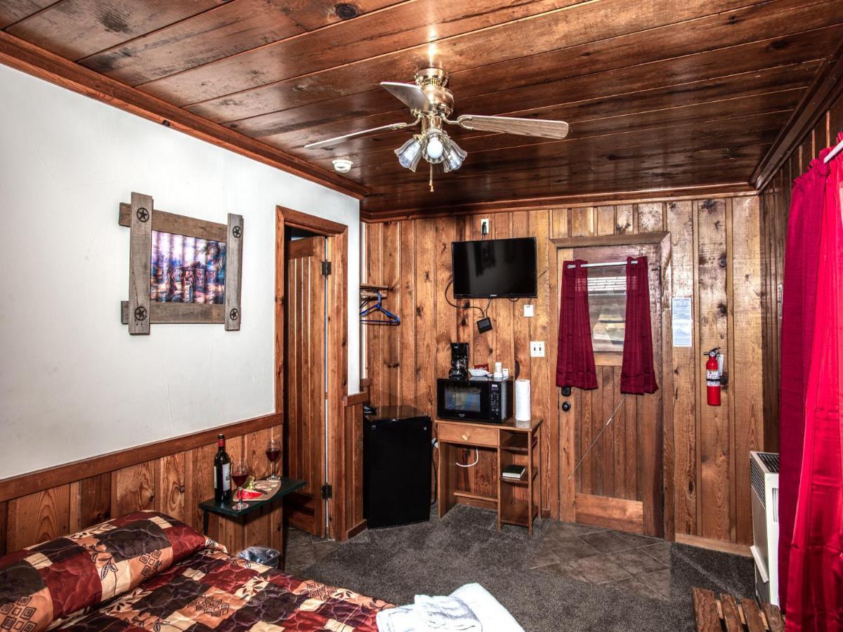Apache Village Cabinette 15, Queen Bed, Midtown, Sleeps 2 Ruidoso Buitenkant foto