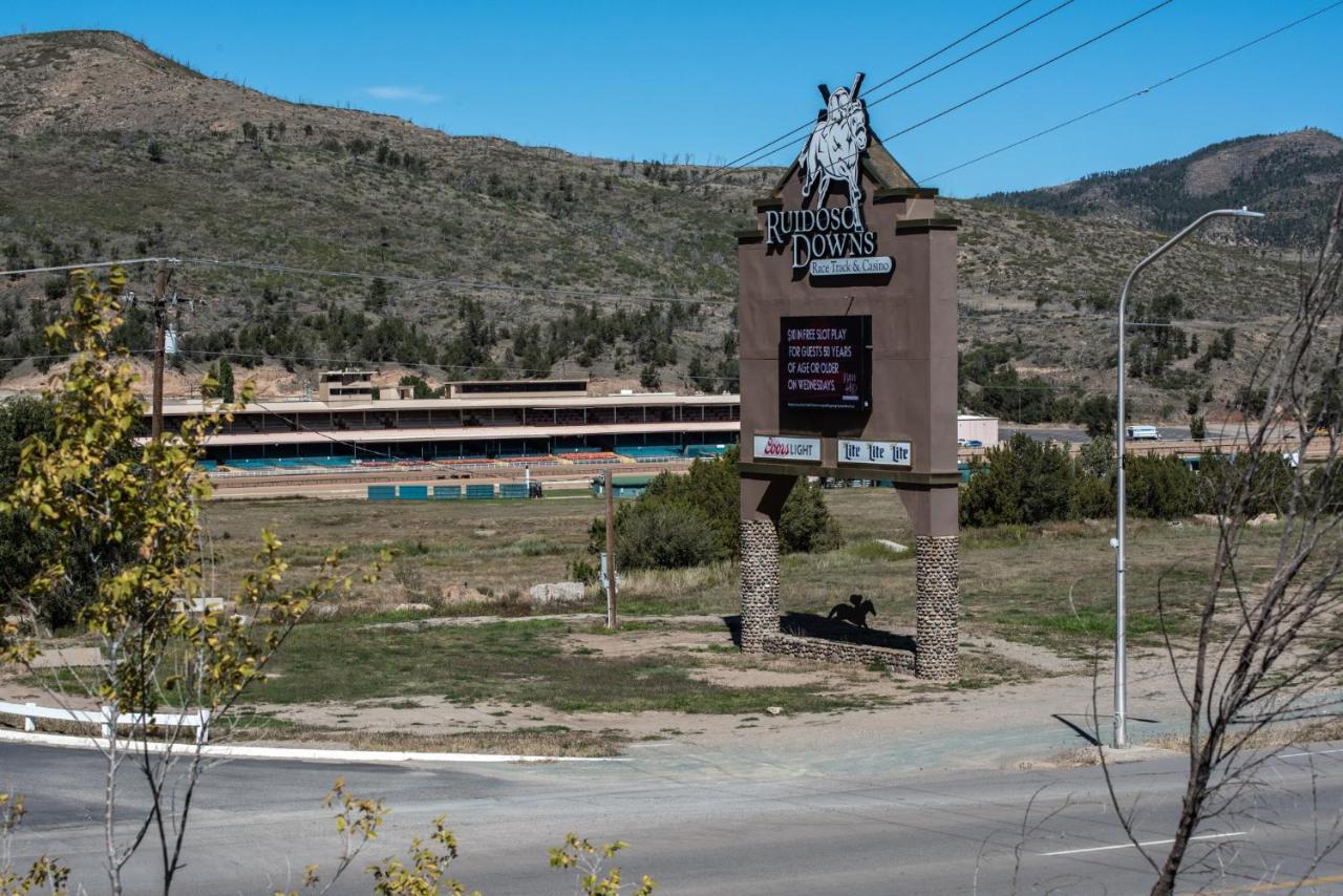 Apache Village Cabinette 15, Queen Bed, Midtown, Sleeps 2 Ruidoso Buitenkant foto